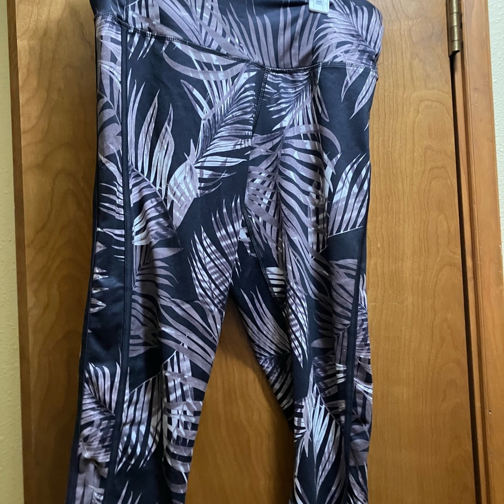 Champion Black and White, make your fitness look more fun with this great print